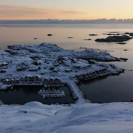 Semesterbostad Waterfront L L Lofoten L Norway *