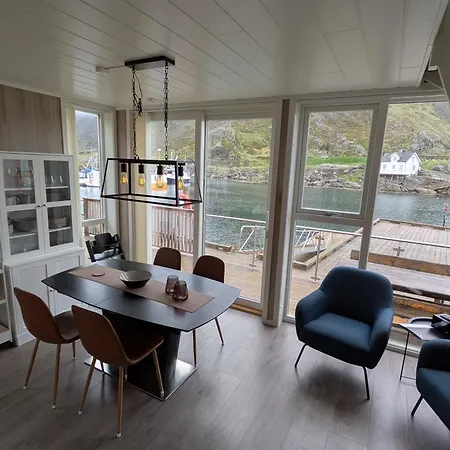 Waterfront L L Lofoten L Norway Semesterbostad Ballstad