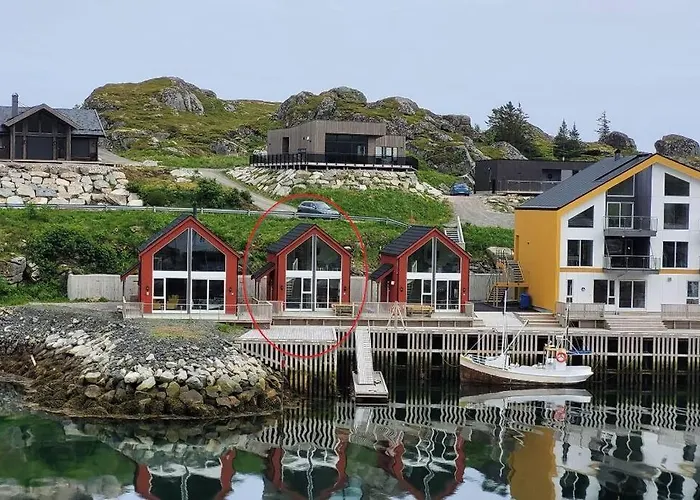 Semesterbostad Waterfront L L Lofoten L Norway *